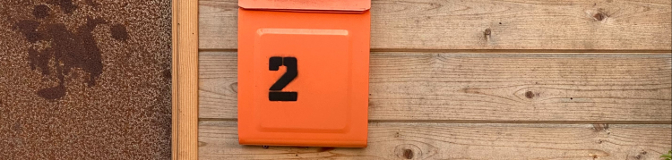 Uma porta com os números 1, 2 e 3