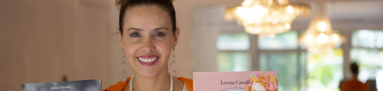 A atriz Leona Cavalli nos bastidores da gravação da série Autores