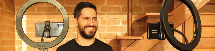 Ronaldo Lemos nos bastidores da gravação da quarta temporada da série Expresso Futuro