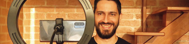 Ronaldo Lemos nos bastidores da gravação da quarta temporada da série Expresso Futuro