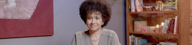 A professora Gina Vieira no episódio Gestão democrática e formação integral da série E Aí, Professor? - Educação Integral