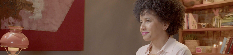 A professora Gina Vieira no episódio Educação Integral e práticas pedagógicas no Fundamental II da série E Aí, Professor? - Educação Integral