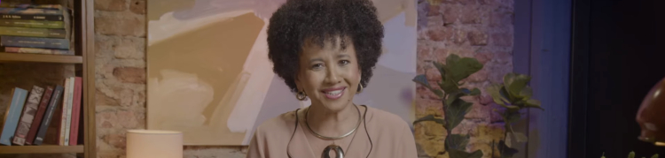 A professora Gina Vieira no episódio Educação Integral e práticas pedagógicas na Educação Infantil da série E Aí, Professor? - Educação Integral