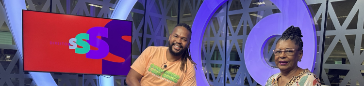 Allan Pevirguladez na gravação do episódio Música infantil antirracista do programa Entrevista: Educação Antirracista