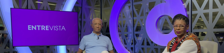 Hélio Santos na gravação do episódio Movimento Negro na Educação do programa Entrevista: Educação Antirracista