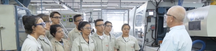 Imagem do episódio Técnico em Plásticos e Projeto Ecovitreo da série Futura Profissão - 4ª temporada