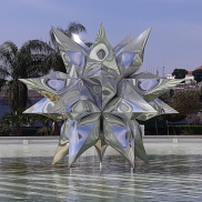 A estrela na lâmina d' água do Museu do Amanhã